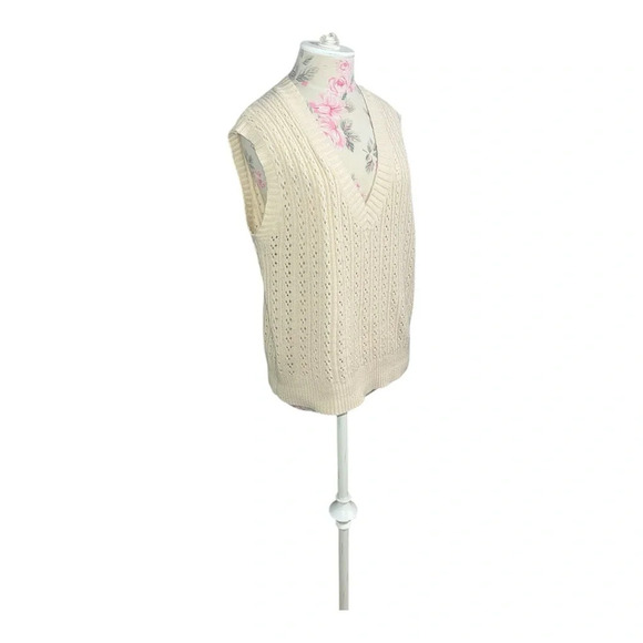 Lightweight oversized cabled ivory sweater vest women’s size M - Picture 3 of 7